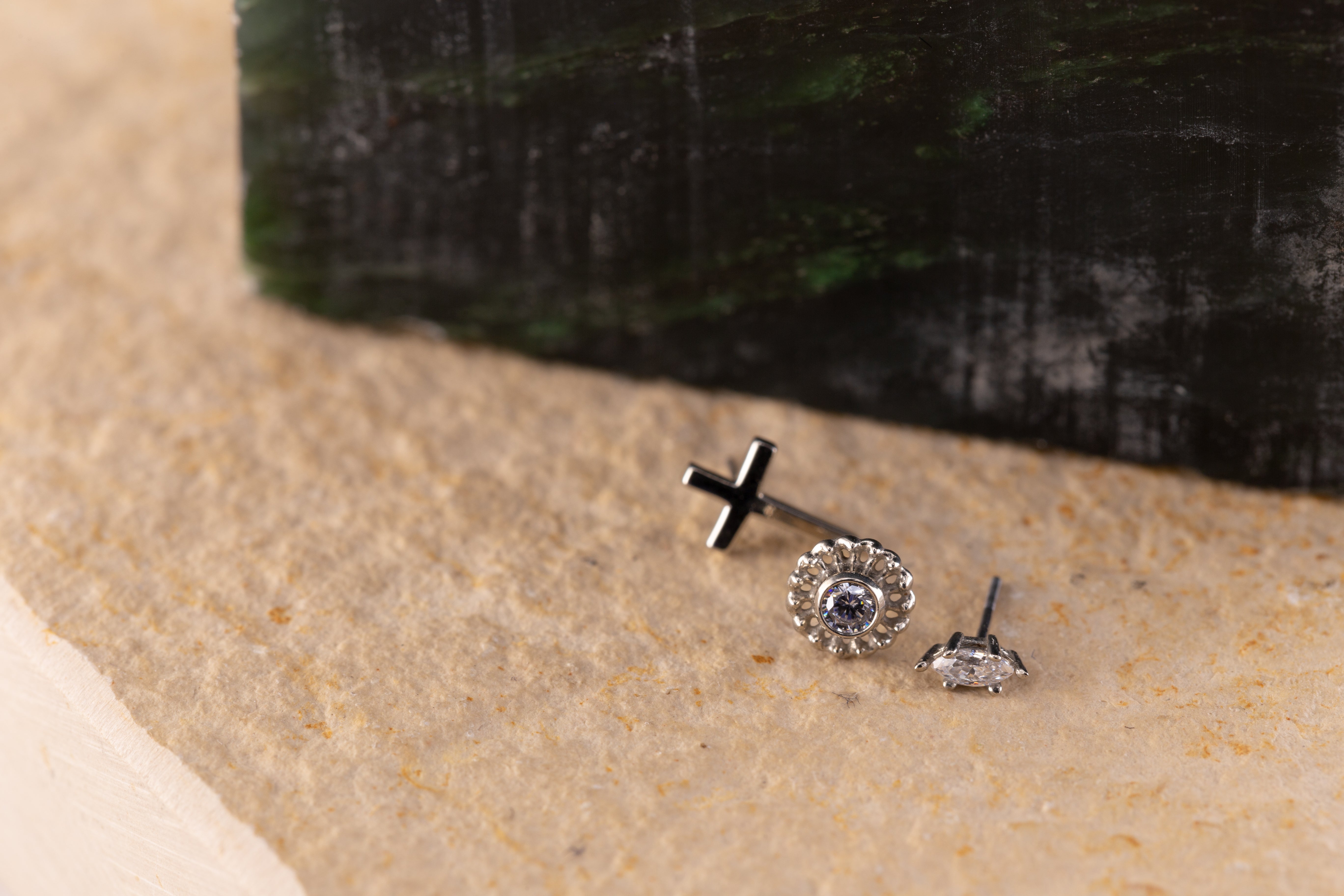 Anatometal gold studs for lamberts